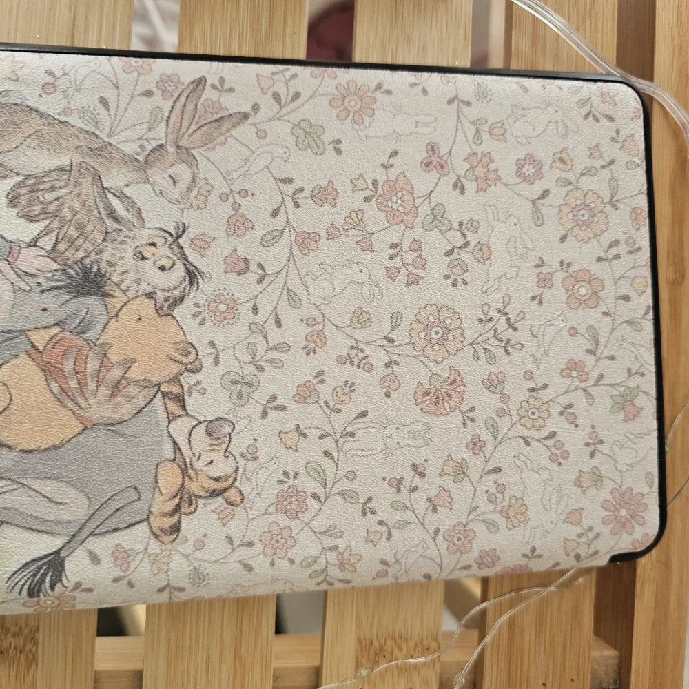 Winnie the Pooh and friends kindle case